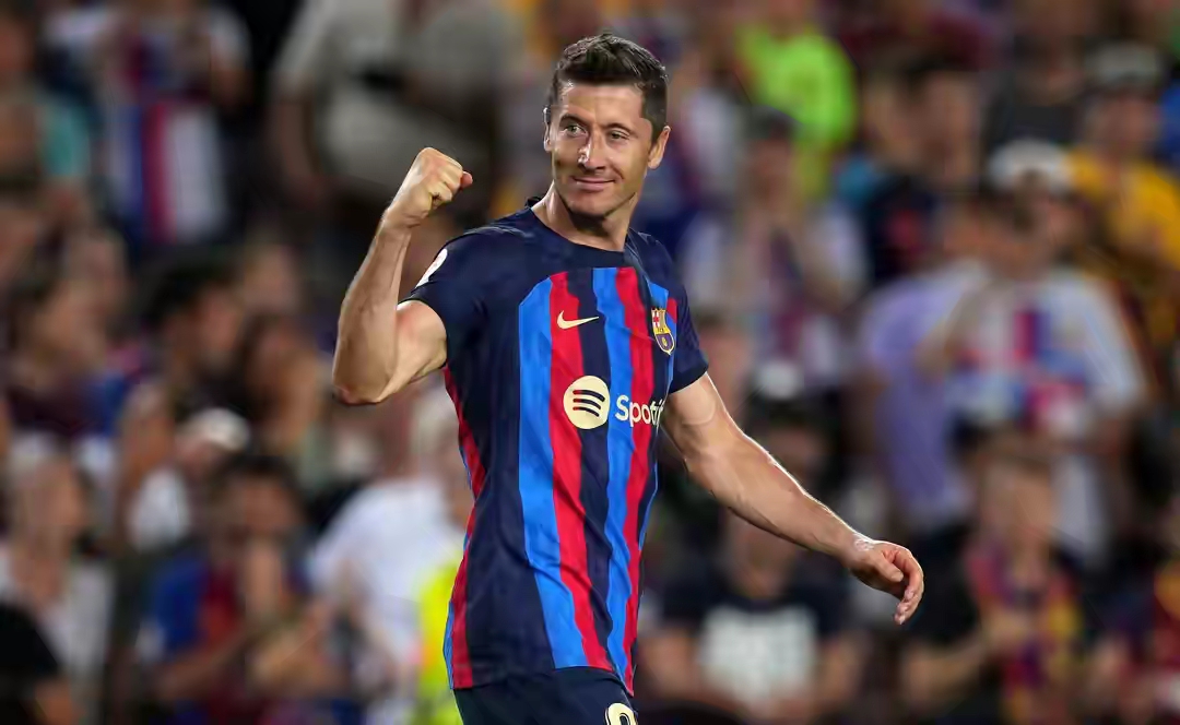 包含莱万多夫斯基在切尔西比赛中绝杀，赛况扑朔迷离引发热议！的词条