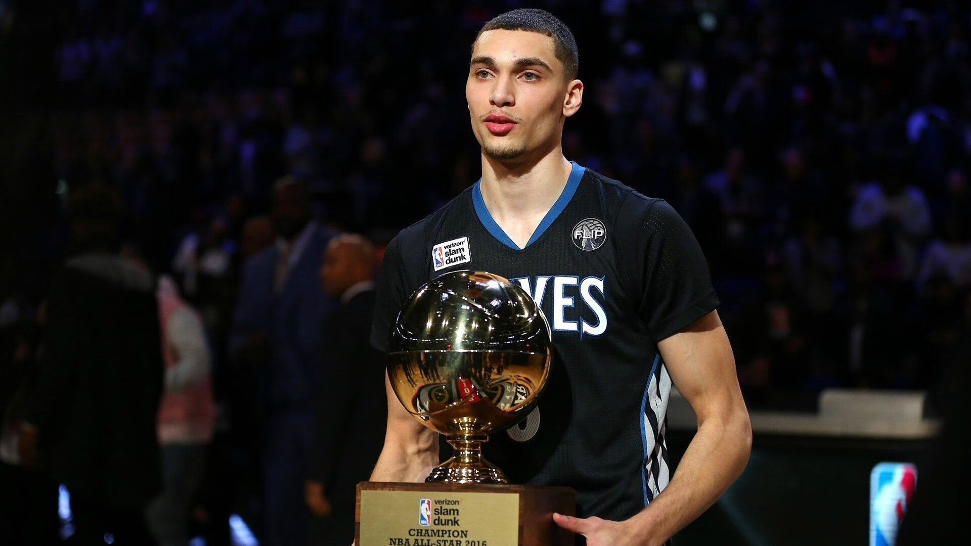 Uzi焦点对战，阿扎伦卡与40激战FPX分钟，最后时刻胜出胜负难料！观众掌声雷动