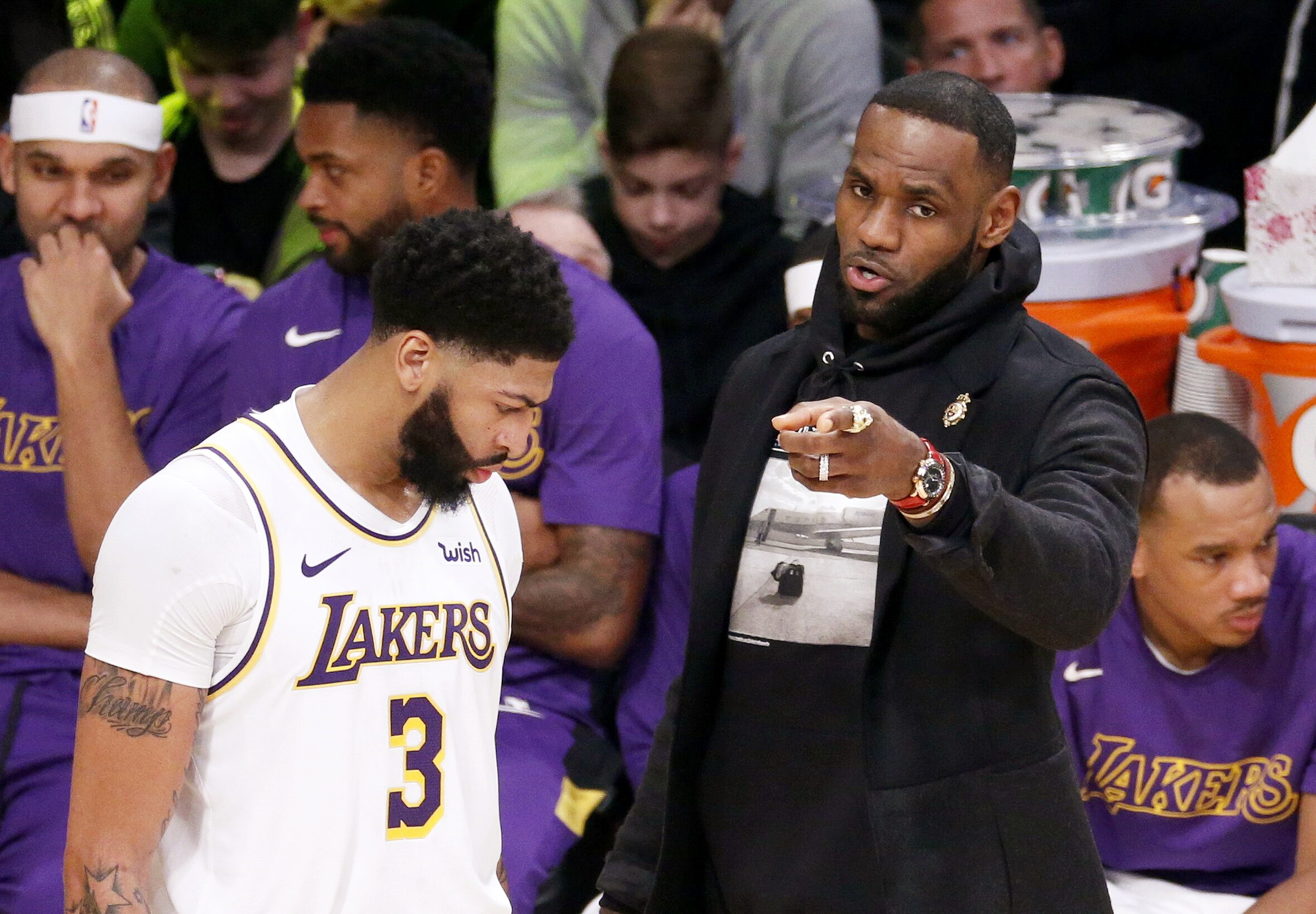 包含蒂姆回归赛场，逆转首场状态亮眼，掘金观众沸腾！的词条