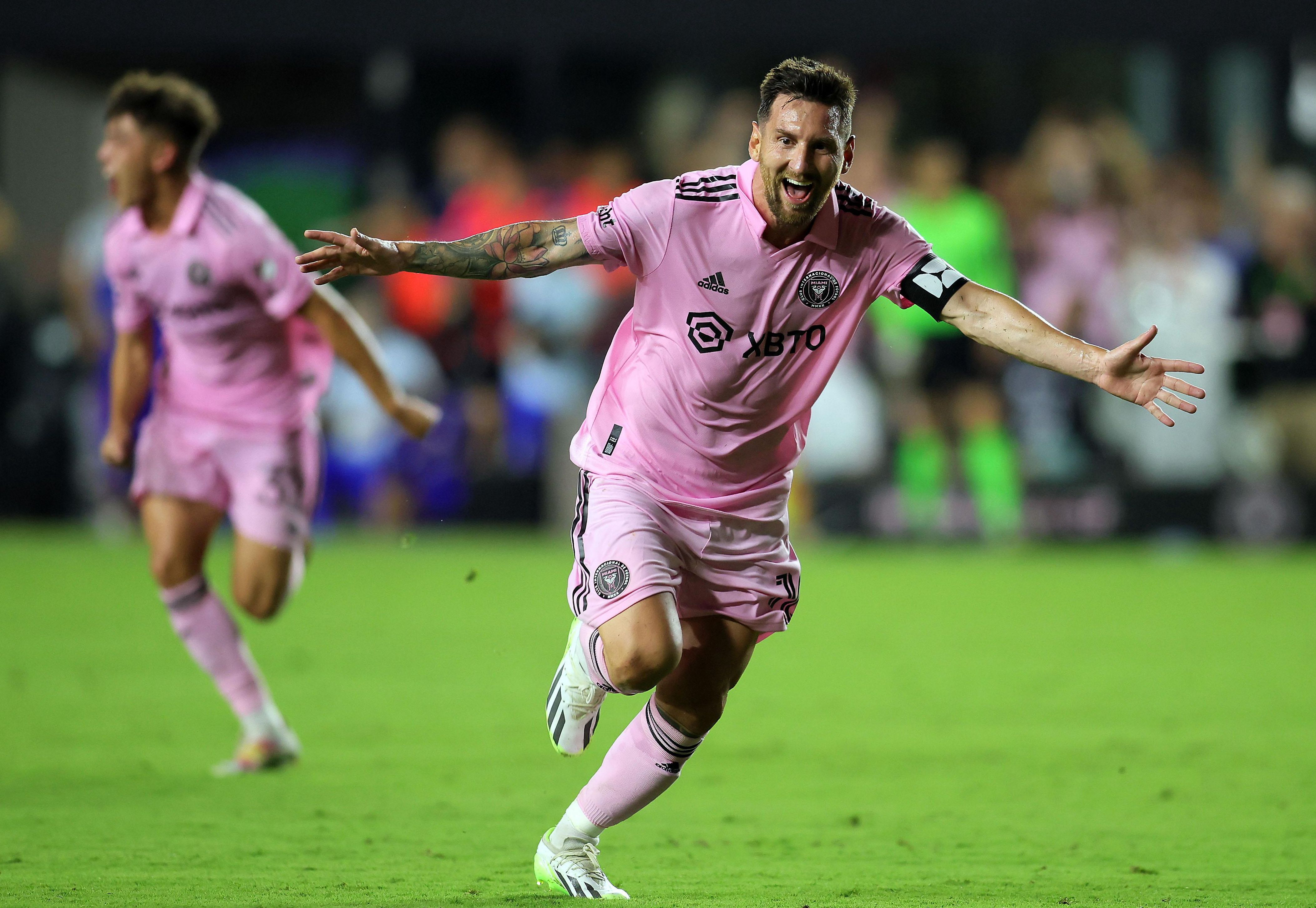 梅西迎来十二赛季高光表现,巴黎圣日耳曼球迷沸腾!(记者梅西已和巴黎圣日耳曼谈妥) 梅西迎来十二赛季高光表现,巴黎圣日耳曼球迷沸腾!(记者梅西已和巴黎圣日耳曼谈妥)