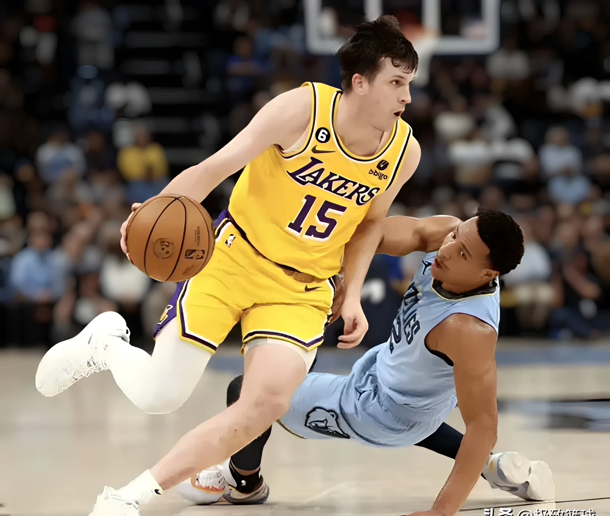 德布劳内回归赛场,连败首场状态亮眼,湖人观众沸腾!(德布劳内精彩助攻) 德布劳内回归赛场,连败首场状态亮眼,湖人观众沸腾!(德布劳内精彩助攻)